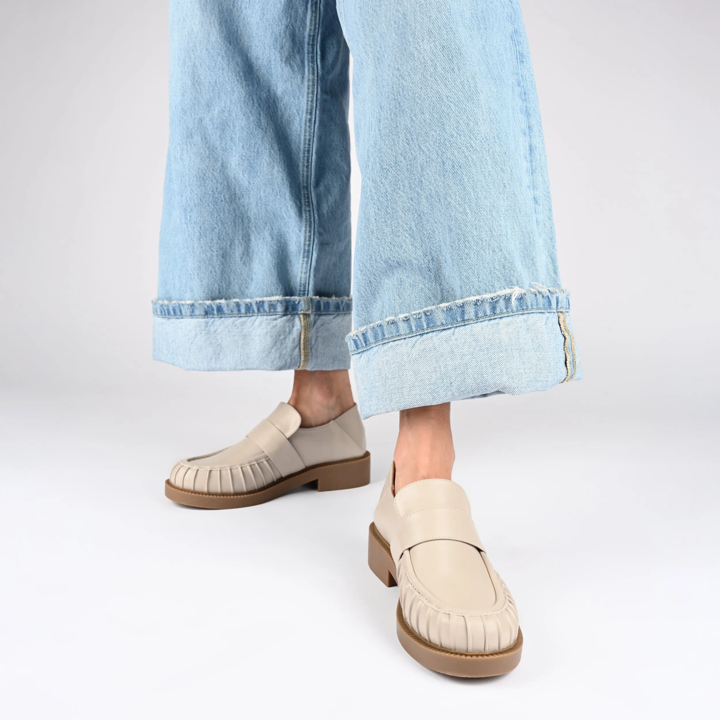 Journee Collection Women's Tru Comfort Foam Lakenn Flats