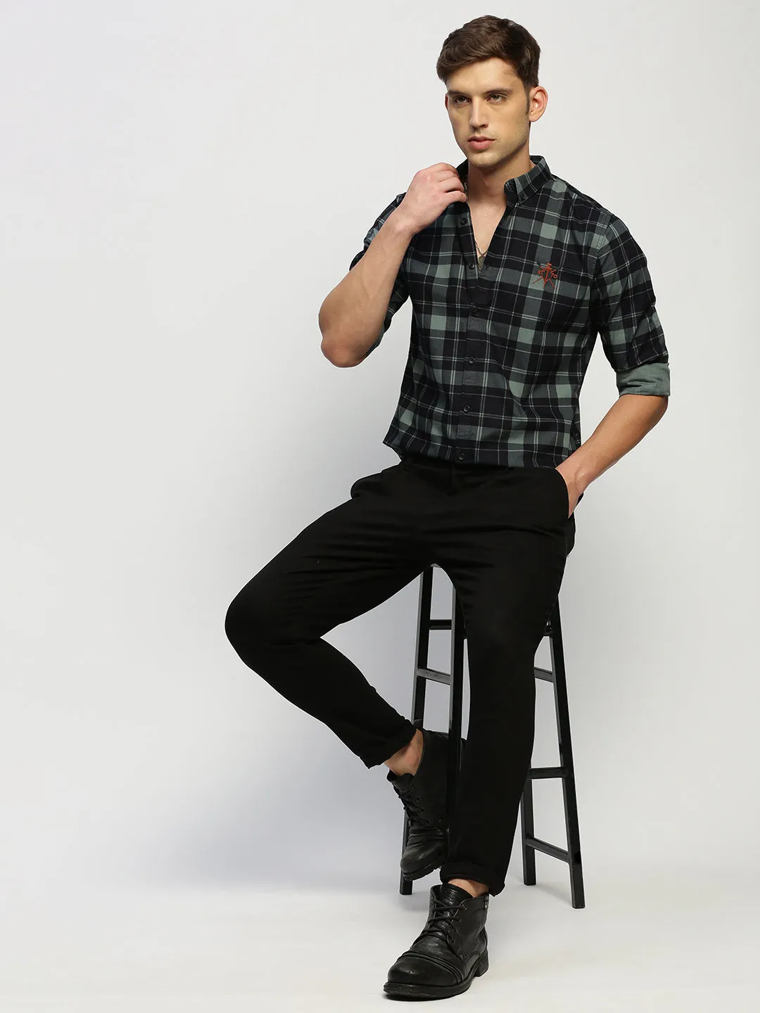 Men Black Standard Slim Fit Tartan Checked Cotton Casual Shirt
