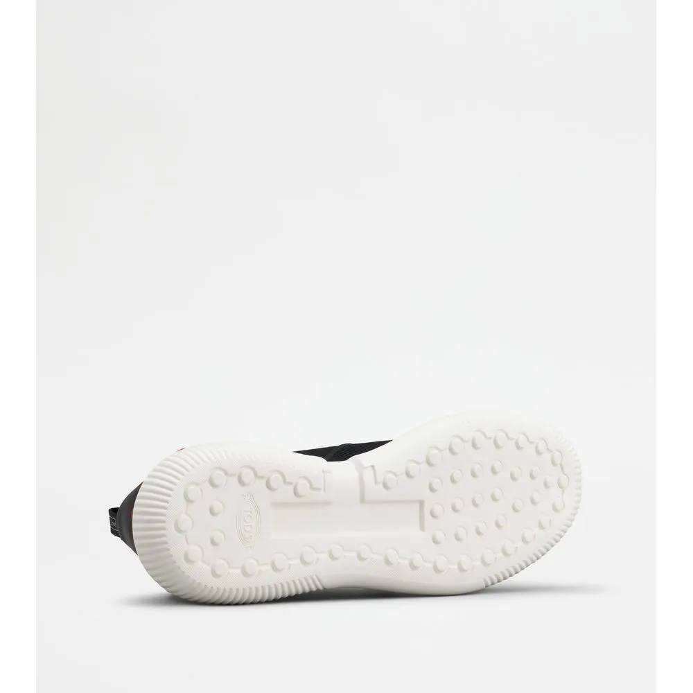 No_Code Knit in Technical Fabric and Leather