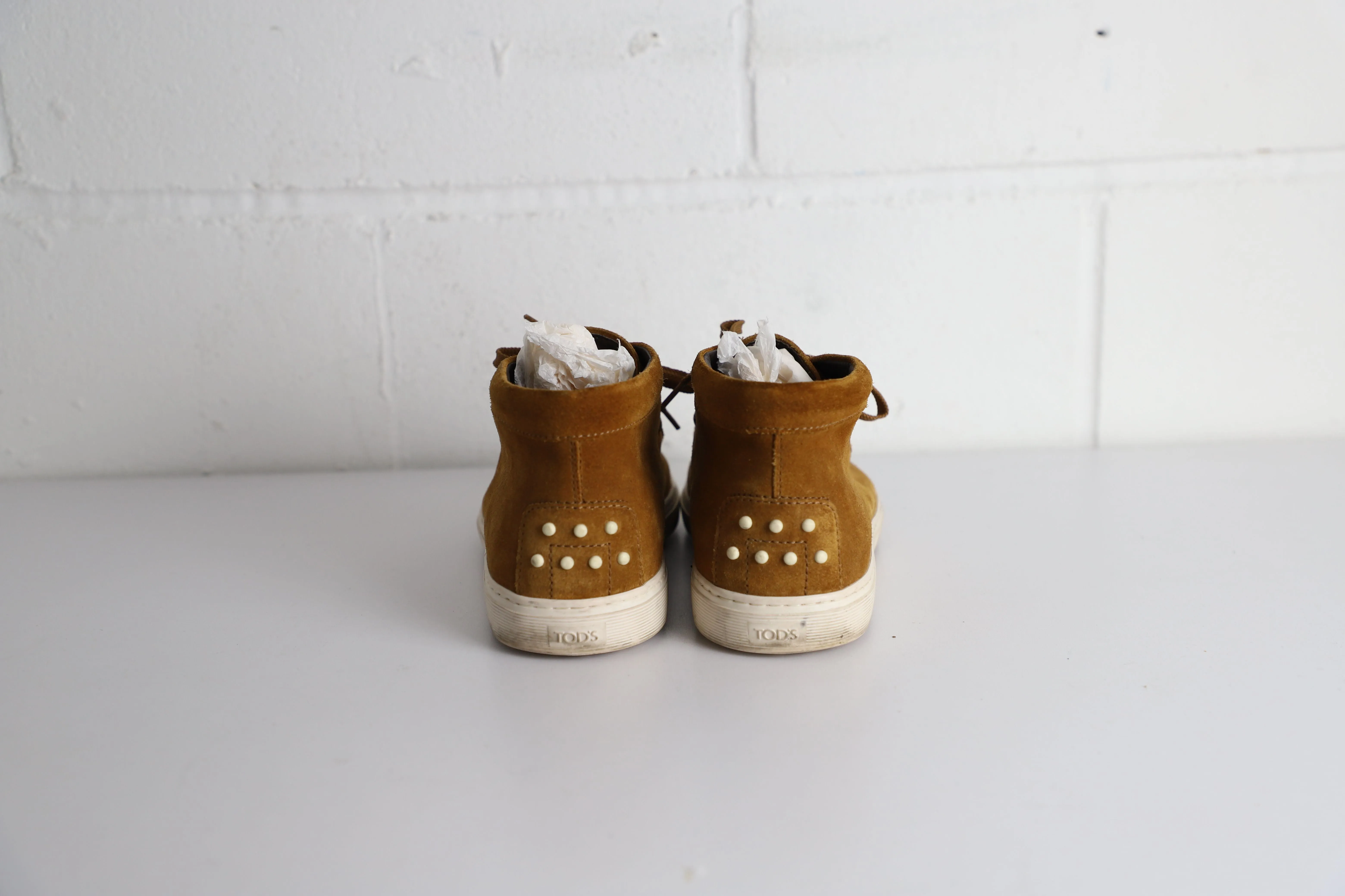 Tod's Lace-Up Desert Boots in Brown Suede
