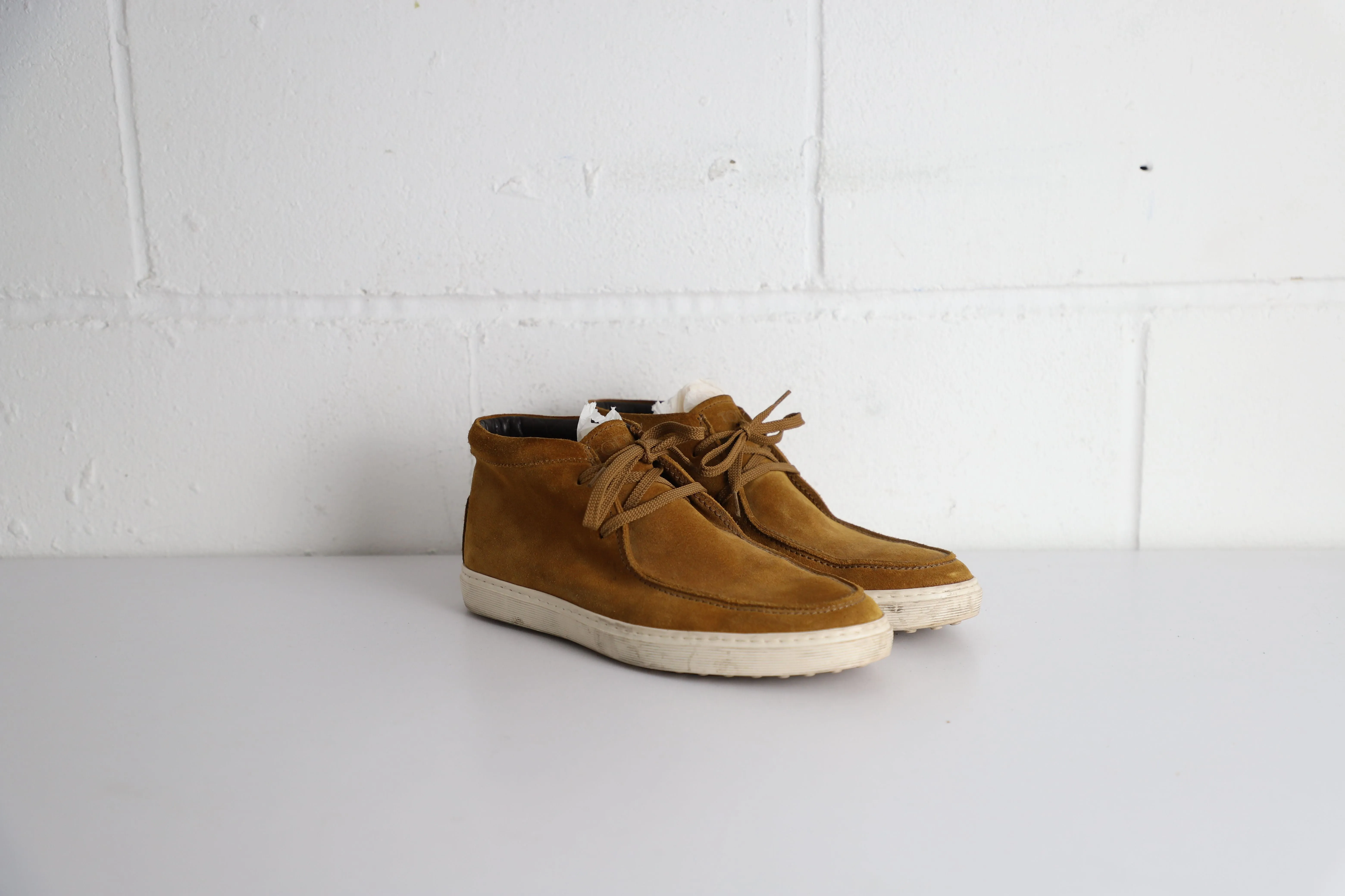 Tod's Lace-Up Desert Boots in Brown Suede