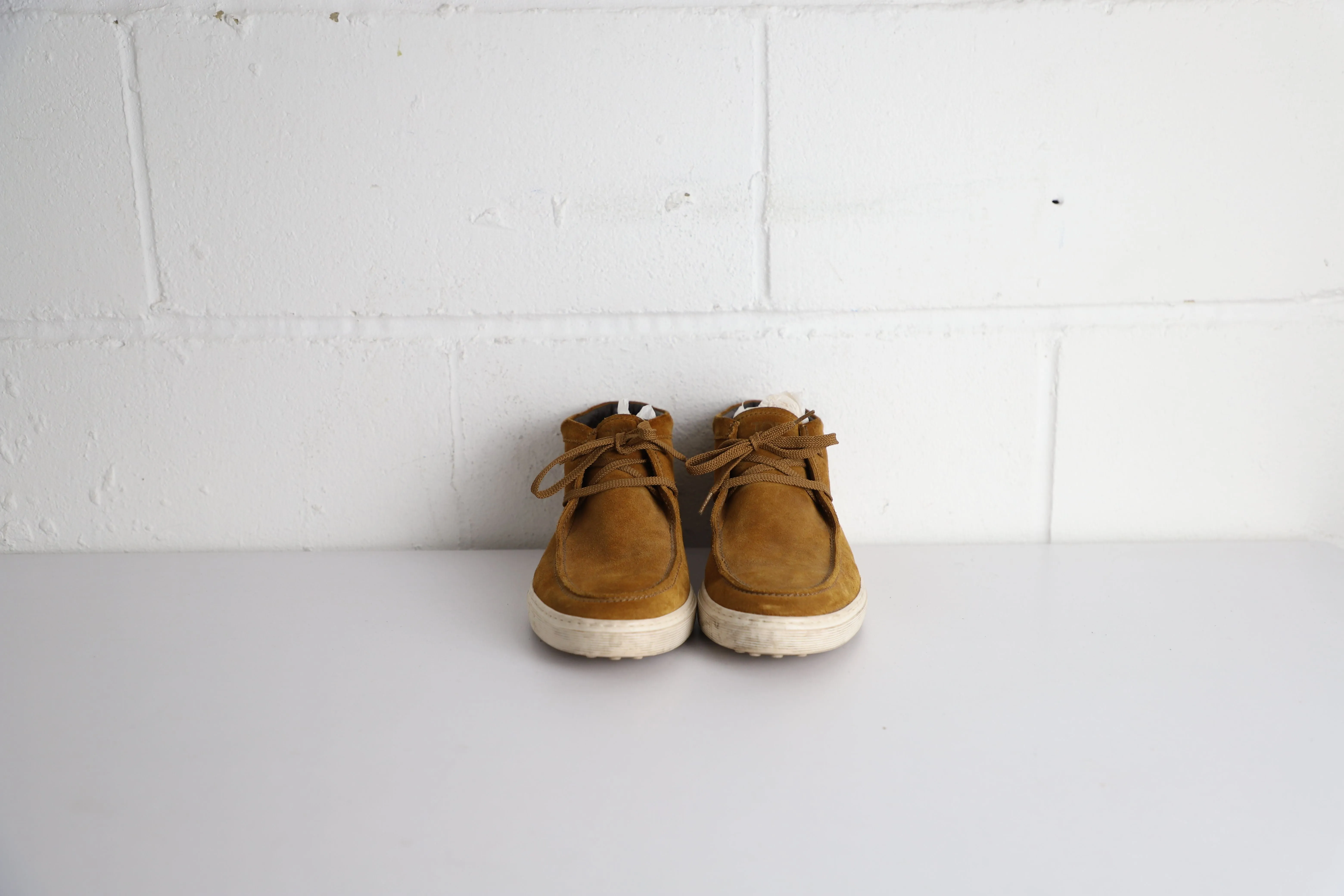 Tod's Lace-Up Desert Boots in Brown Suede