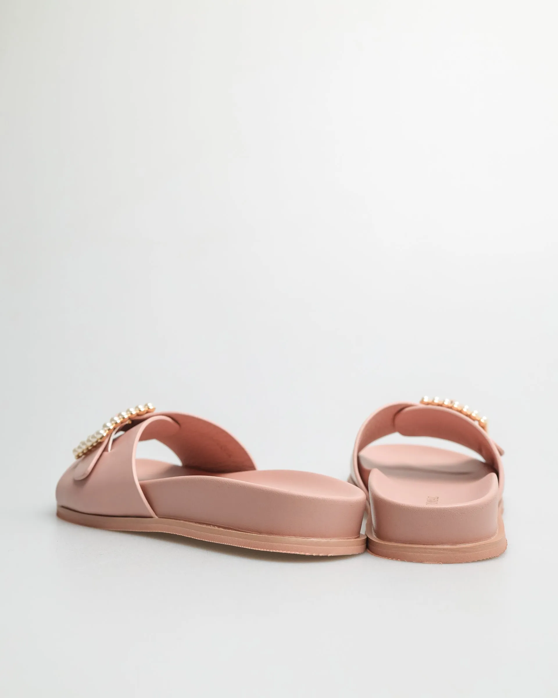 Tomaz YX134 Ladies Pearl Buckle Sandals