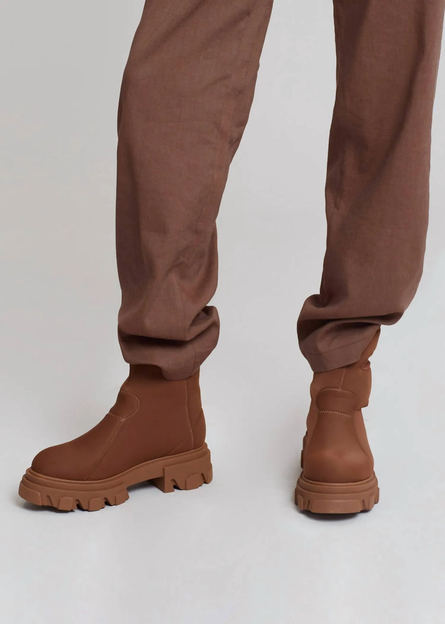 Women's Scuba Boots In Brown